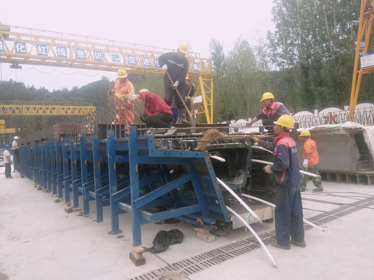 偉志鋼模板廠家提供堯欒高速現場施工圖片