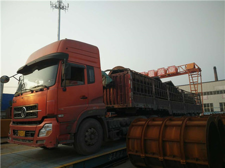 偉志廠家給濟(jì)洛高速承臺模板發(fā)貨中