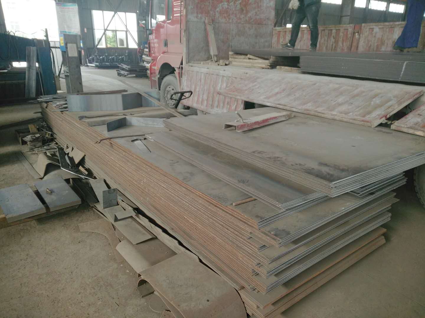 4月的偉志模板，購進原料加緊生產成主要任務