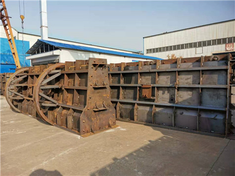 偉志模板生產的護欄模板準備發貨