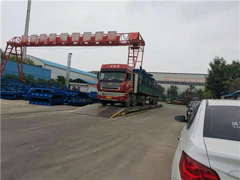 30箱梁模板發往鞏義310施工現場