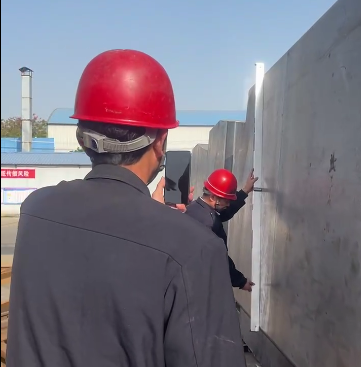 T形梁鋼模板驗(yàn)貨準(zhǔn)備發(fā)貨中