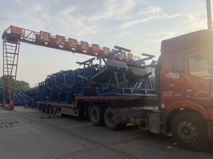 鄭州模板廠家發(fā)貨封丘箱梁鋼模板