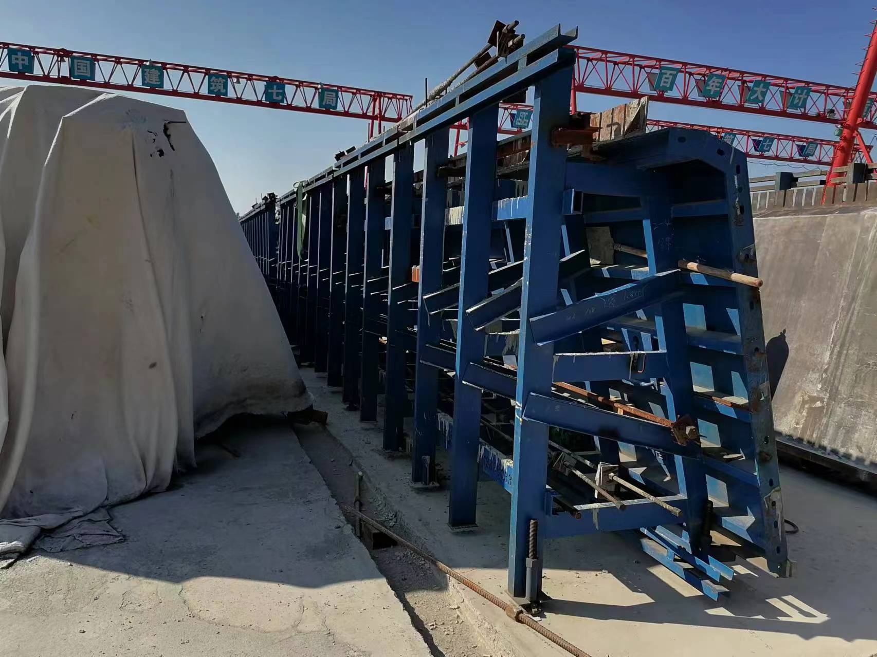 鋼模板廠家介紹夏季施工應該注意什么？